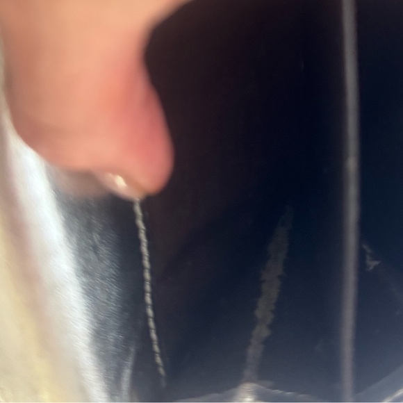 Gucci Metallic Silver Logo Wallet - Picture 10 of 16
